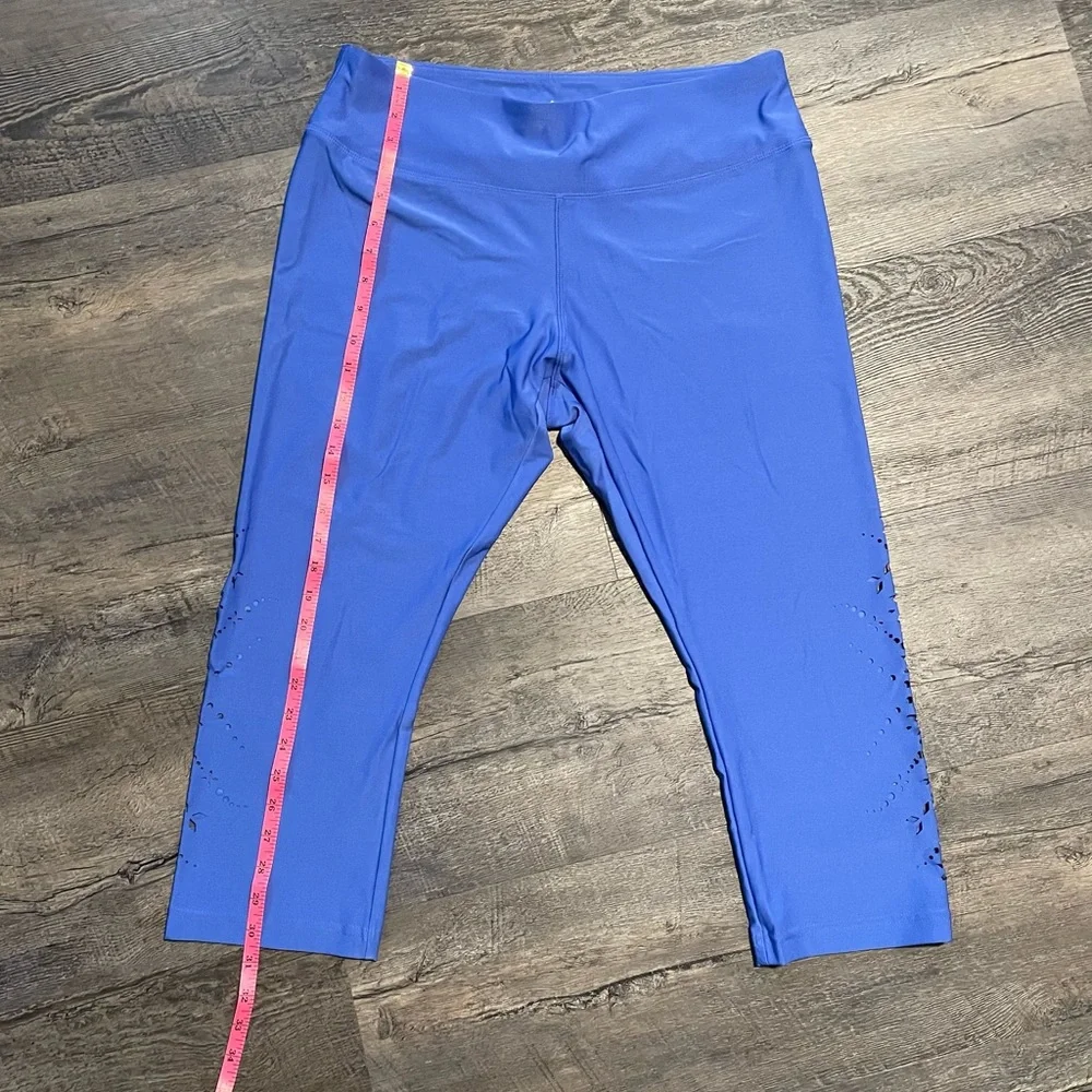Maurice’s In Motion Periwinkle Blue Cut Out Leggings.  Women’s XL Athletic Capri - Picture 5 of 6